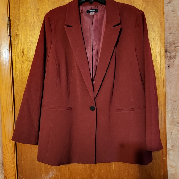 Nine West burgandy blazer